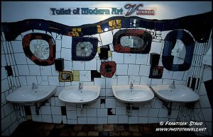 toilet of modern art
